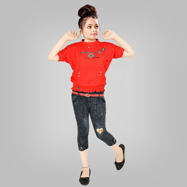 Girls Casual Top with Capri uploaded by Rm Sahi Enterprise on 6/7/2023