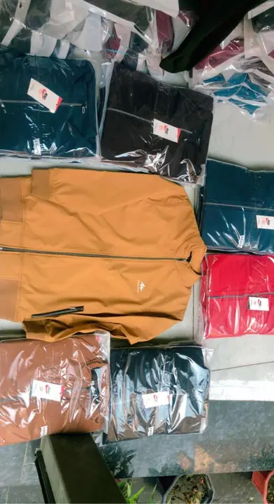 Heavy jackets  uploaded by Ratnam trading company on 6/7/2023