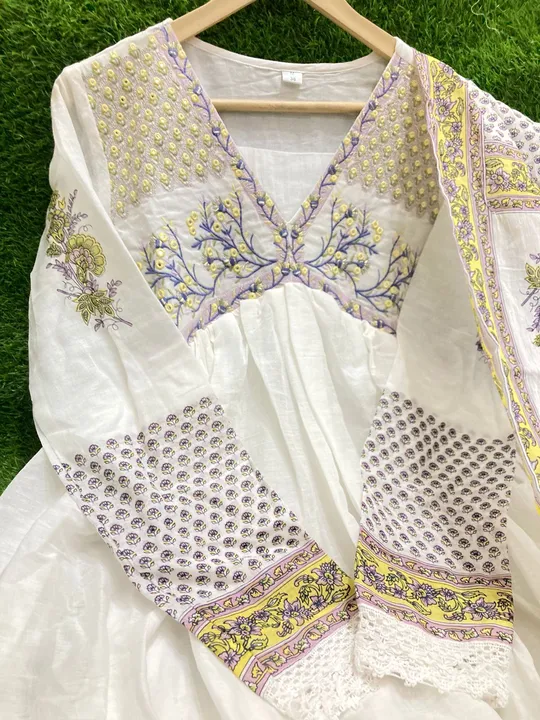 Heavy mulmal gown dupatta set sizes m to xxl  uploaded by Umiya creation on 6/8/2023