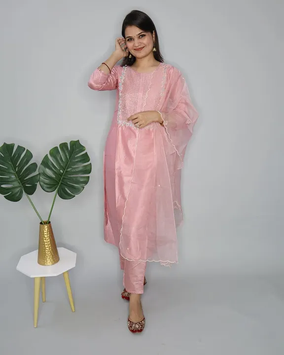 

*KURTI WITH PANT WITH DUPATTA SET*

BAUTIFUL NECK ON WORK

*SIZE - M L XL uploaded by Radha Rani collection on 6/9/2023