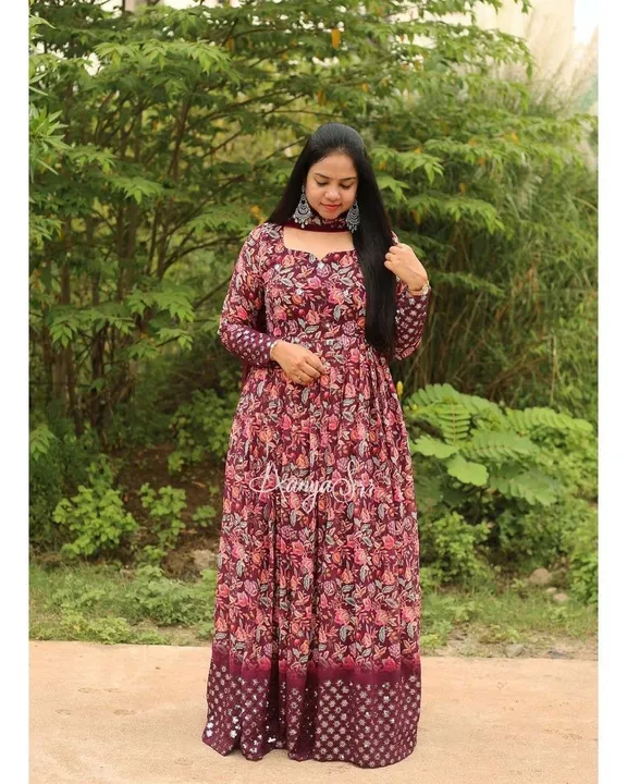 LC 963

♥️ PRESENTING NEW DESIGNER PRINTED ANARKALI GOWN ♥️

♥️ GOOD BUTTER SILK OUTFIT

# FABRIC DE uploaded by A2z collection on 6/9/2023