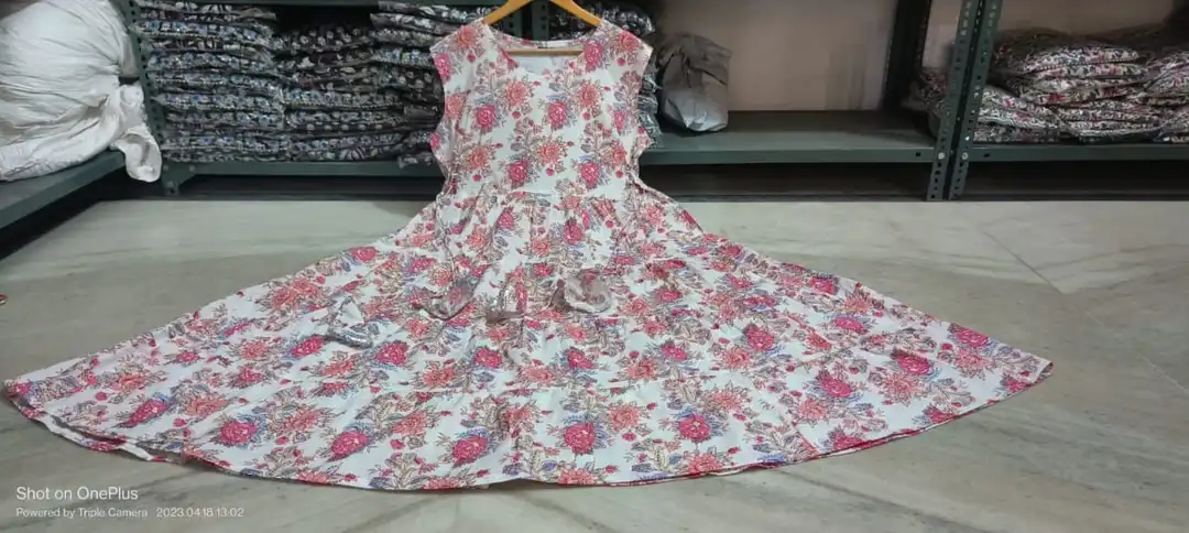 Gown uploaded by PANIHARI COLLECTION CENTRE on 6/9/2023