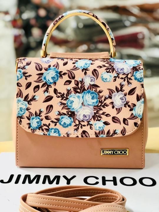 Post image *Restock*
Jimmy choo 🌸💐
Shoulder Slingbag 
HIGH QUALITY 😍

_HEIGHT 9.0 inch_
_LENGTH 8.0 inch_
MATERIAL TYPE -Pu
SIZE Medium
STRAP TYPE Chain
_*WIDTH 3.5 inch*

 *At just Rs.330+80/only*
