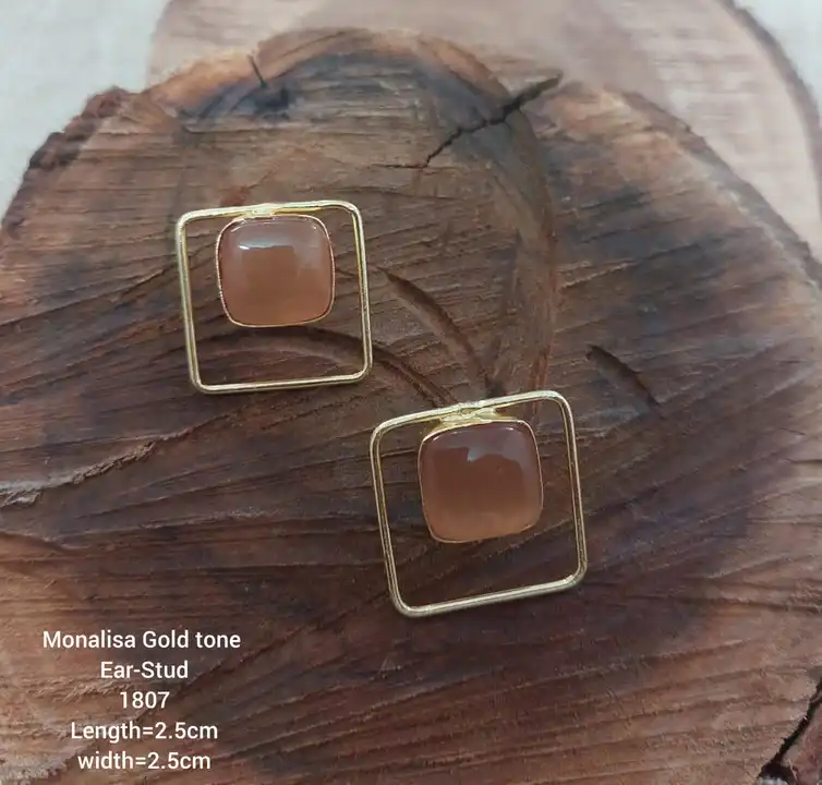 Post image Gold tone Monalisa stone Ear-Studs 
Premium Quality 
length=2.5cm
Width=2.5cm



Colors are available