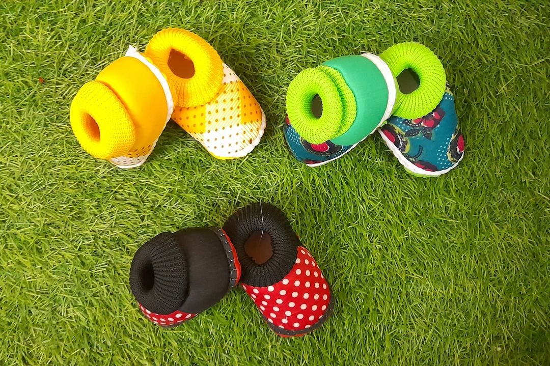 Kids new born baby booties assorted deisgn 6 pc uploaded by DMK Ventures on 6/14/2023