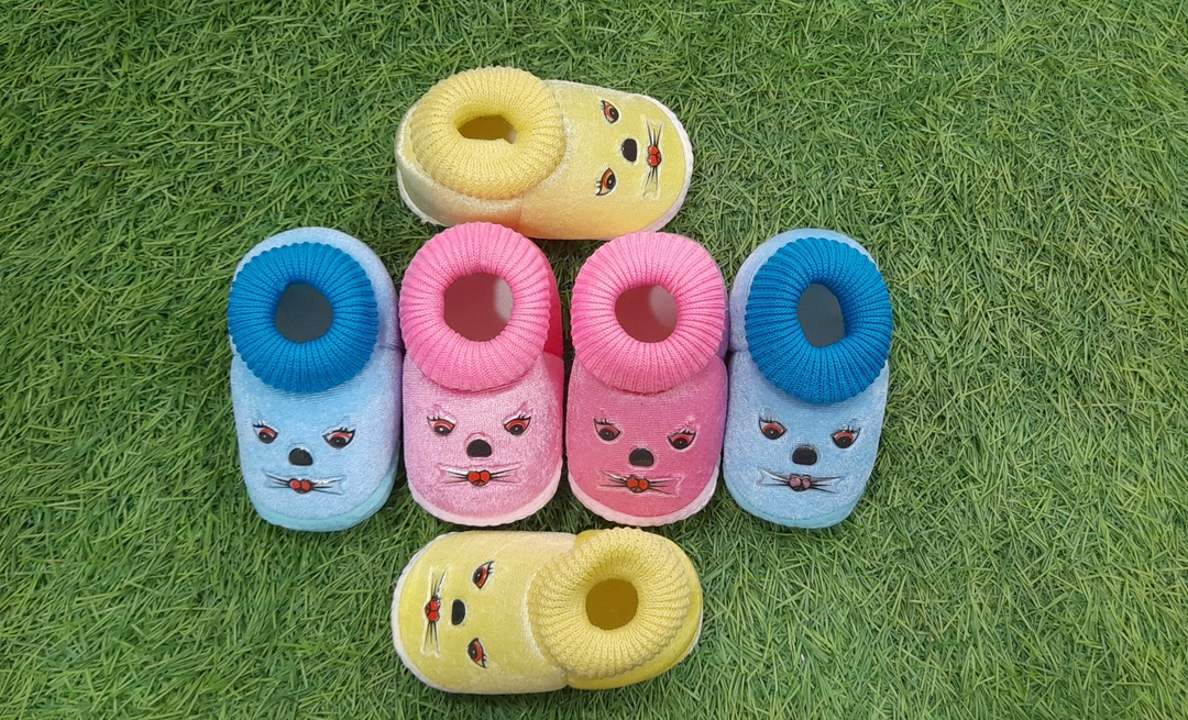 Kids new born baby booties assorted deisgn 6 pc uploaded by DMK Ventures on 6/14/2023