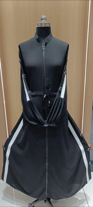 Post image Fancy zipp front open burqa with buttons

Masa Fabric Burqa

Size L 55. C 46