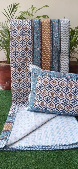 Post image Restocked 

*Penal Printed Quilted BedCover*

Size : 90*108 inches(Approx) 

2 Quilted Pillow Cover

Straight Line Quilting (1Cm) 

150GSM polyfill filling

Cotton Paipin