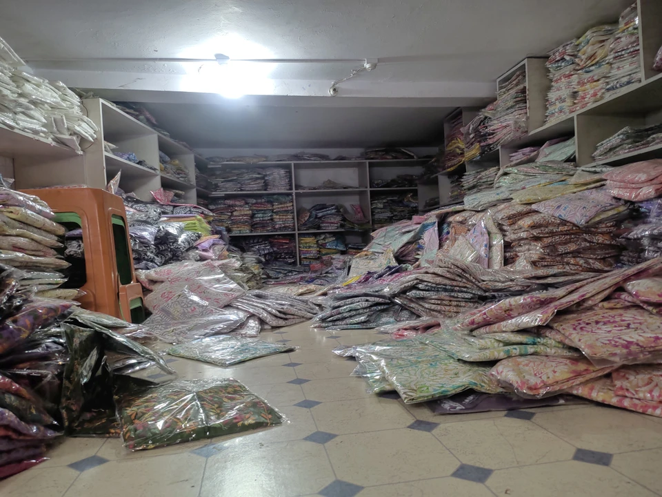 Warehouse Store Images of Awadh Chikankari 