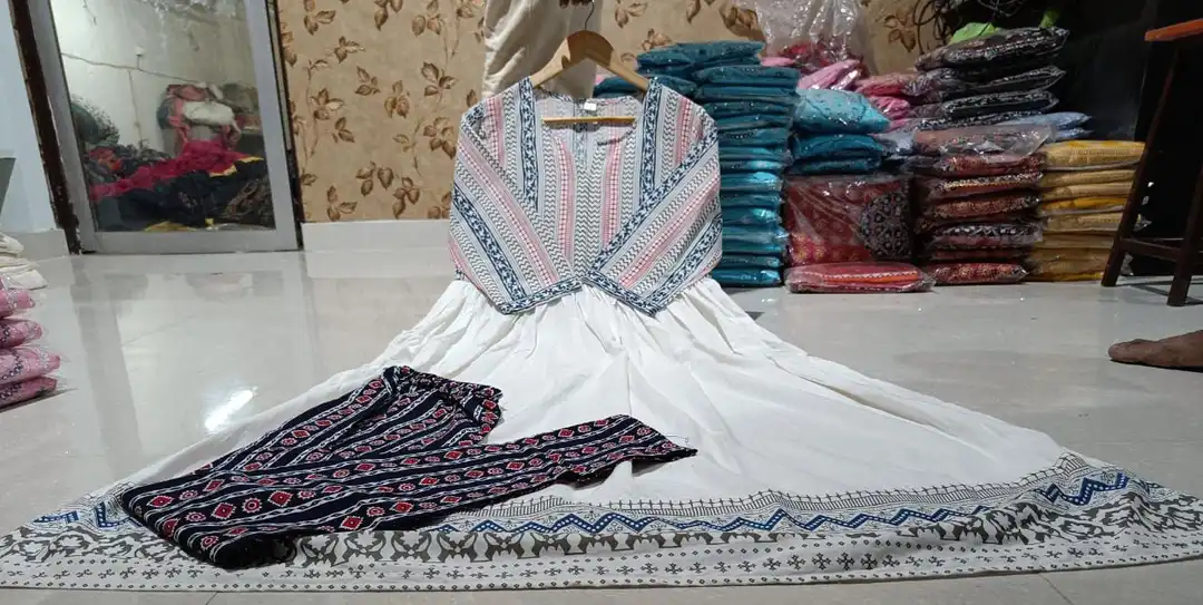 *ZBOOPOO*

*ROZA FABRICS*


Latest Beautiful Cotton  printed full flair kurti  with printed paint

* uploaded by Roza Fabrics on 6/18/2023