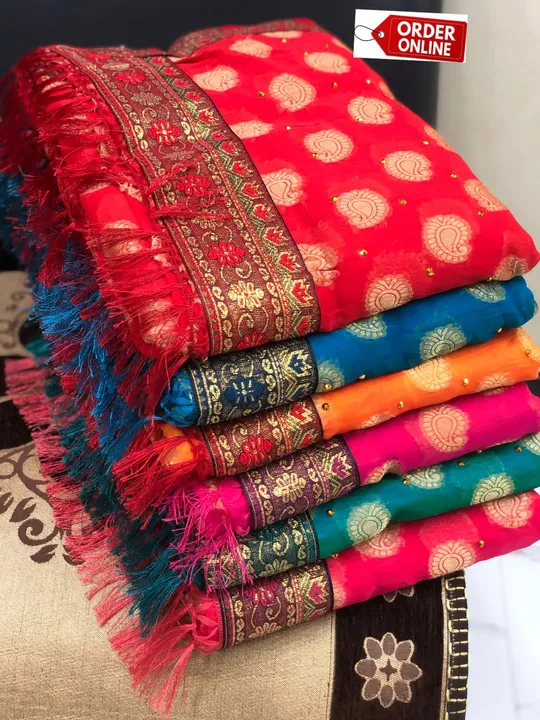 Post image *Special combo offer 🥰*
Nivilog!!
*Buy 2 piece @₹1900+free shipping 😍*

Brand new design 

Pure chiffon matrial 

With kesar Jari weaving 

With contrast Jari boder 

With tussles in Pallu 

Available in multiples 

*₹1050+$ only single +$*😍