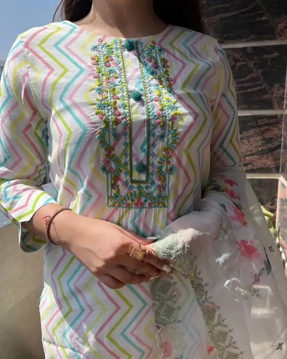 Kurti uploaded by PANIHARI COLLECTION CENTRE on 6/20/2023