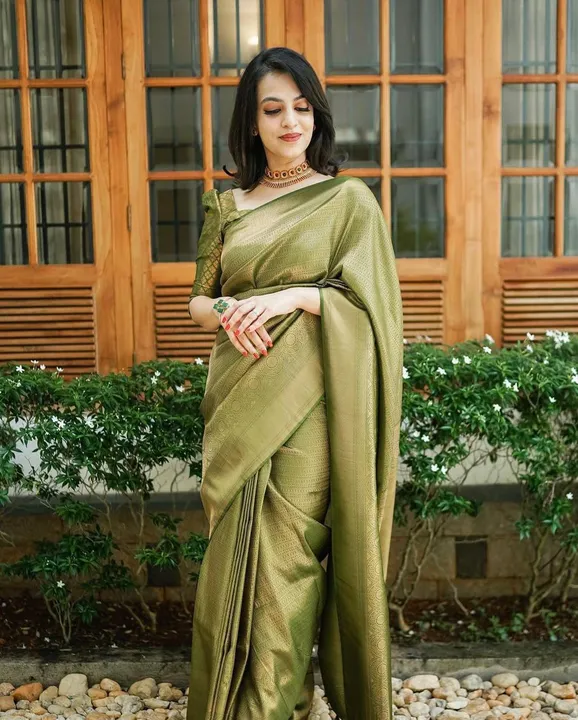 Post image *FABRIC : SOFT LICHI SILK CLOTH.*

*DESIGN : BEAUTIFUL RICH PALLU &amp; JACQUARD WORK ON ALL OVER THE SAREE.*

*BLOUSE : EXCLUSIVE JACQUARD BORDER.*

   😍 *New PRICE ONLY  :  799/-* 😍

 ➡️ *100% BEST QUALITY* ⬅️

👌 *Once Give Opportunity , Coustomer Satisfaction Is Our Goal*