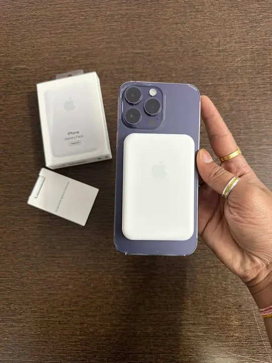 Apple Magsafe powerbank💯 uploaded by SpidyShop345 on 6/22/2023