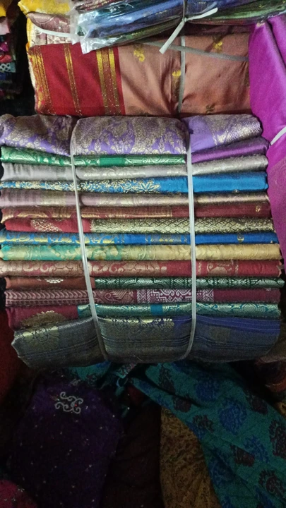 Post image I want 1000 pieces of Saree at a total order value of 50000. I am looking for 5.50 meter. Please send me price if you have this available.