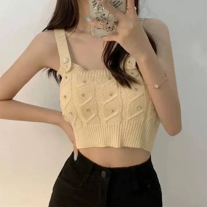 Crop Top  uploaded by The Style Club on 6/24/2023