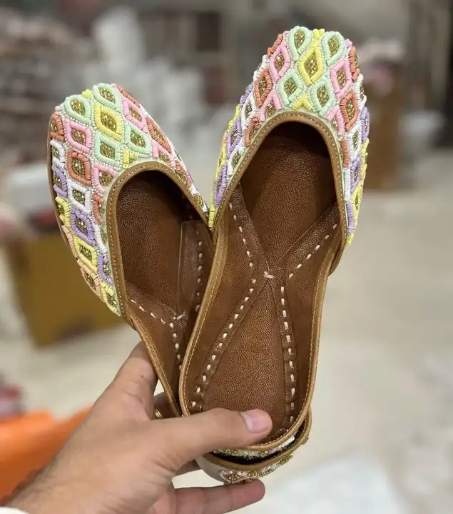 TOP CLASS JUTTIS / wholesale price 800 uploaded by business on 6/26/2023