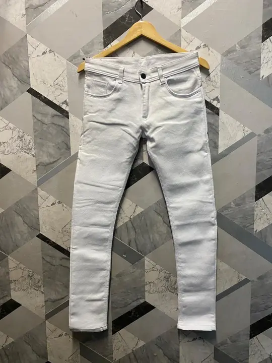 Man's white jeans  uploaded by Venner Fashion on 6/28/2023