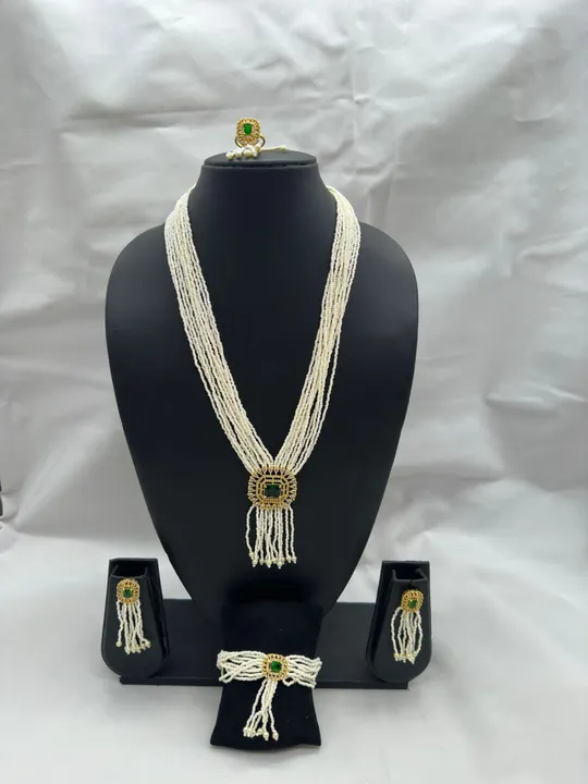 GLASS BEADS NECKLACE SET uploaded by AMIT CHAUHAN AND SONS on 6/30/2023