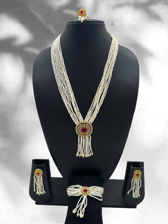 GLASS BEADS NECKLACE SET uploaded by AMIT CHAUHAN AND SONS on 6/30/2023