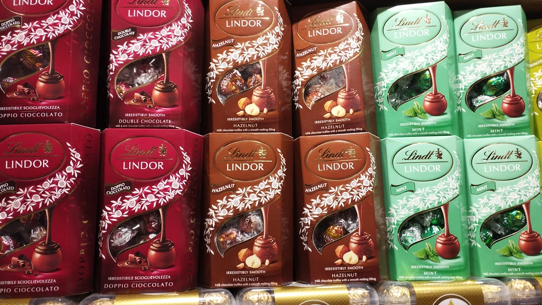 Post image Imported Lindore Swiss Choclated all flavours are available in bulk quantity Price Rs.630/- rupees each including Gst.
