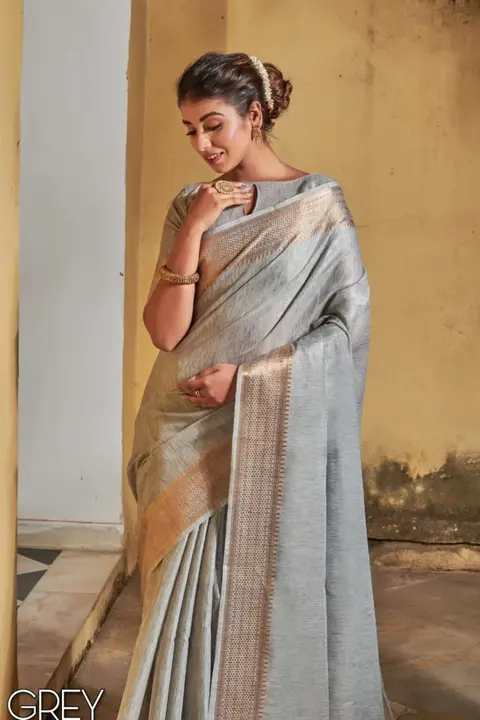 Post image I want 50+ pieces of Saree at a total order value of 600. I am looking for *🌹Rutrang🌹* 

Maheshwari silk weaving saree with zari woven pallu 
and zari woven border with zari. Please send me price if you have this available.