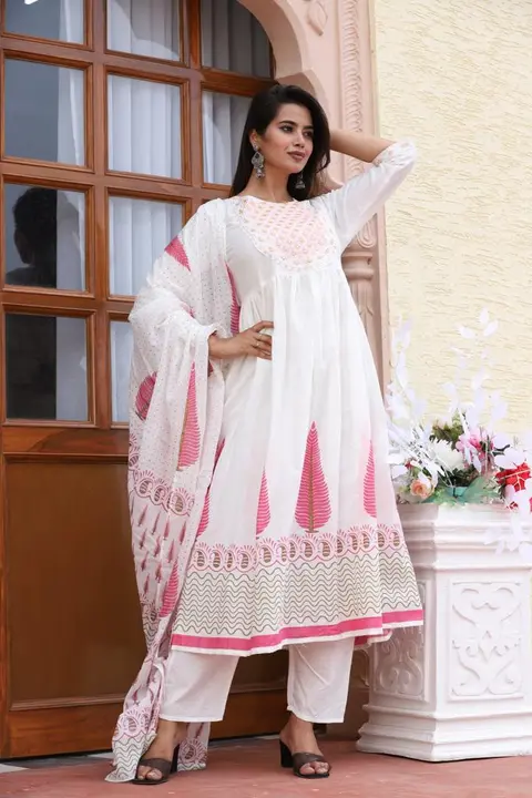 Beutiful Gown  with Dupatta and pent uploaded by PANIHARI COLLECTION CENTRE on 7/5/2023