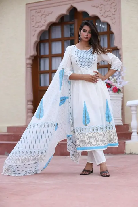 Beutiful Gown  with Dupatta and pent uploaded by PANIHARI COLLECTION CENTRE on 7/5/2023