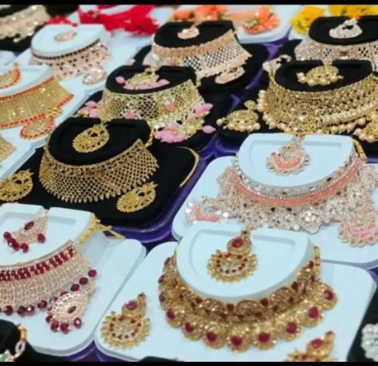 Post image Wholesale cosmetic jewellery all atim available starting price 1rupess.....