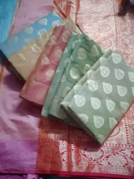 SILKY SINGLE SAREES uploaded by M.H SILK HOUSE on 7/6/2023