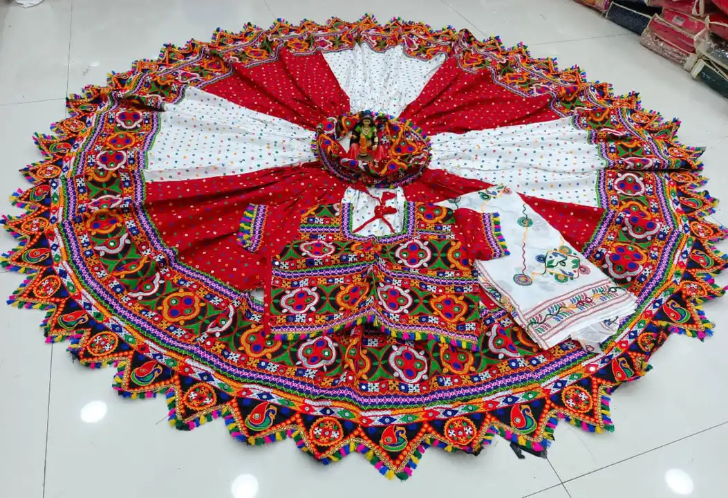 Navratri lehenga  uploaded by Bhavya fashion hub on 7/8/2023
