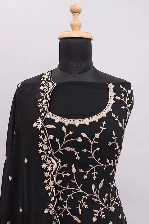 Women's Georgette Semi Stitched Pakistani suit For Wedding

 uploaded by PRUTHVI ENTERPRISES on 7/9/2023