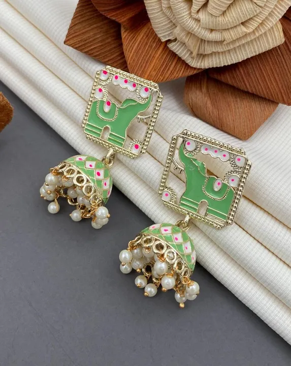 Post image This is new collection of Jhumka's. 

SPECIFICATIONS :- 

Material : MAZZAK