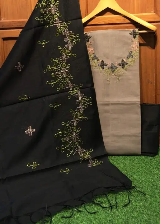 Post image I want 11-50 pieces of Dupatta set at a total order value of 1500. Please send me price if you have this available.