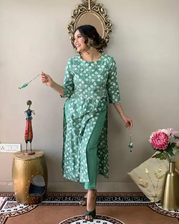 Reyon printed kurti with pent  uploaded by PANIHARI COLLECTION CENTRE on 7/16/2023