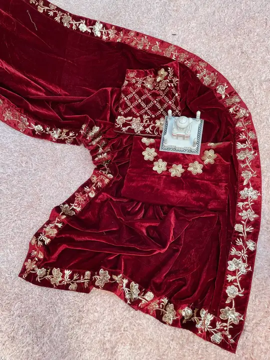 9000 velvet saree  uploaded by ANJANA ENTERPRISE on 7/16/2023