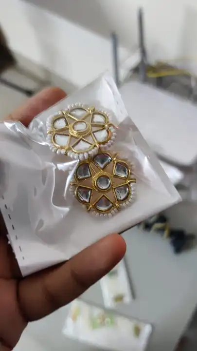 Small size kundan studs uploaded by business on 7/18/2023