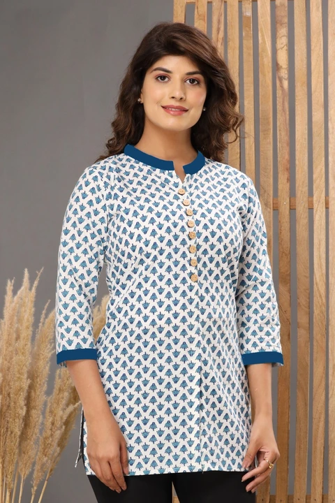 Buttoned cotton printed top uploaded by business on 7/18/2023