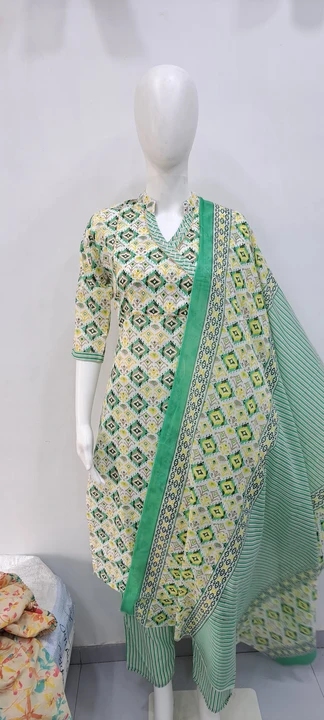 Post image SIZE :- M TO 4XL
FABRIC :- CAMBRIC COTTON
CONSEPT :- ANGRAKHA 3 PISS
WORK :- KATHA
COLOUR : 4