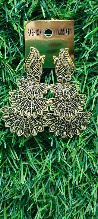 Golden earrings uploaded by Onlinehub on 7/19/2023