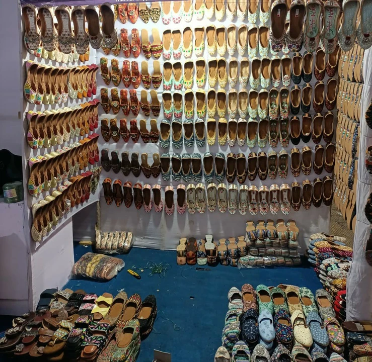 Shop Store Images of Dabi shoes and jutti mojari
