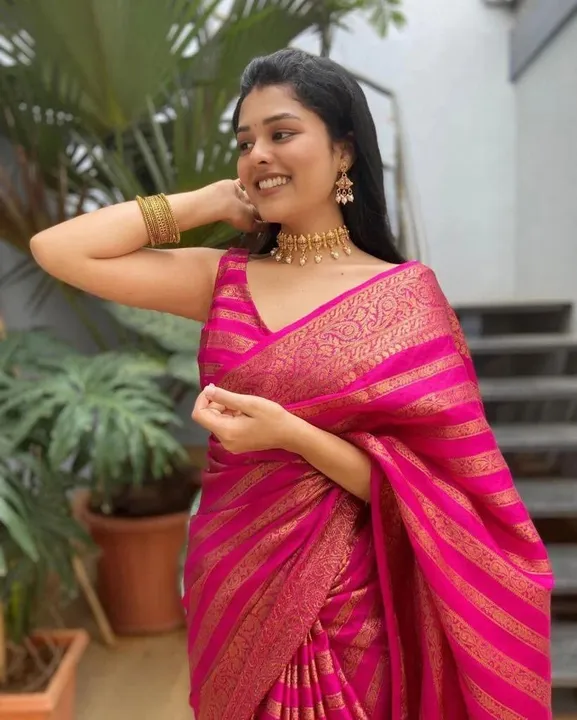 
Silk Saree with beautiful Zari work in form of traditional motifs. uploaded by business on 7/20/2023