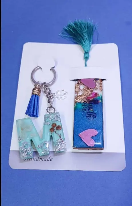 Keychain with bookmark uploaded by Apres bath handmade products on 7/21/2023