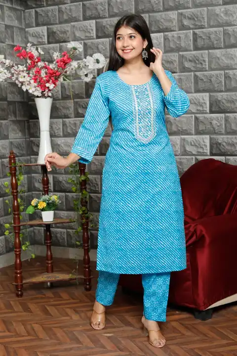 Cambric cotton kurti with pent  uploaded by PANIHARI COLLECTION CENTRE on 7/22/2023