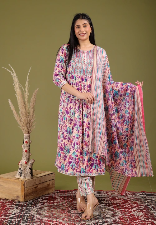 Party wear Ethnic kurta set for women  uploaded by MNC Fashion Trends on 7/23/2023