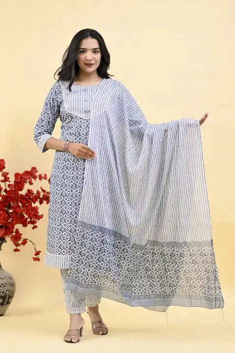 Size m L xl XXL available🌸
Cotton 60/60 fabric all 🥀
Dupatta in mulmul 🎉
Fully guaranteed in colo uploaded by Saiba hand block on 7/23/2023
