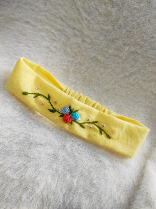 Embroidery hairbands ,yellow colour  uploaded by HD fashion culture  on 7/24/2023