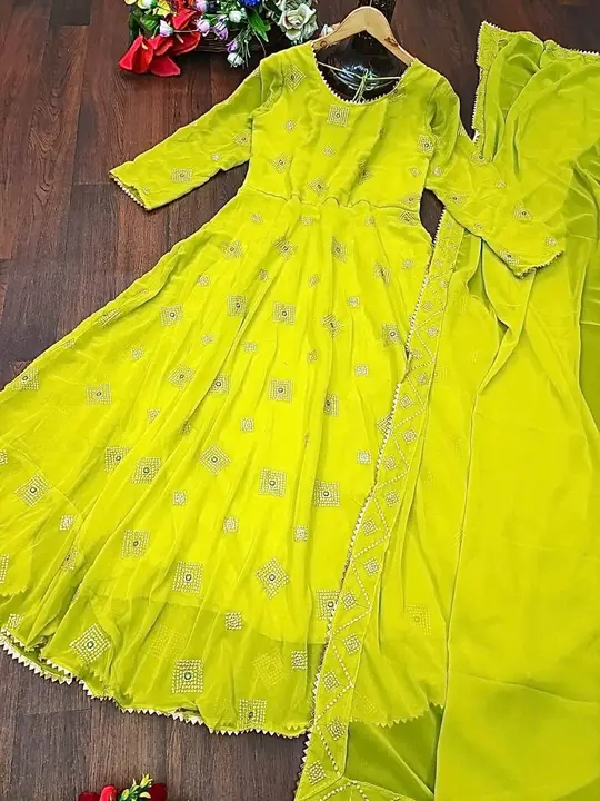 Green suits with duppata  uploaded by Villa outfit on 7/25/2023