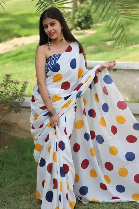 Cotton malmal Saree with blouse and  uploaded by Online selling  on 7/26/2023