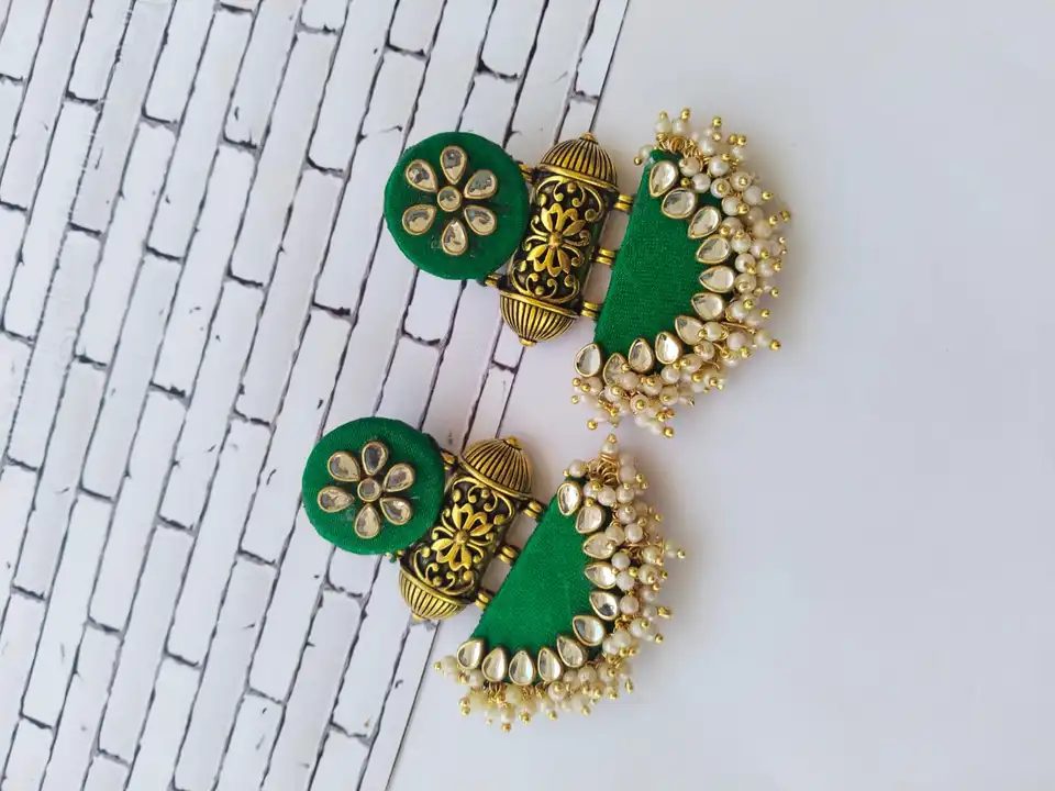 Green kundan semi circle earrings uploaded by The serene by Rainvas on 7/26/2023